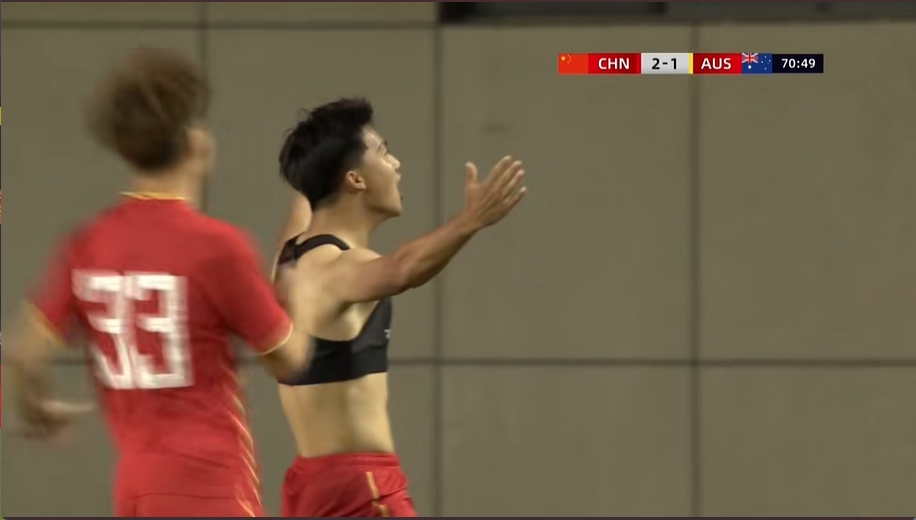 脫衣慶祝！梁仕宇頭球接力破門，國(guó)少3-1領(lǐng)先澳大利亞U16
