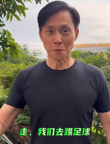 姑蘇慕容??曾飾演慕容復(fù)的68歲演員張國強(qiáng)曬視頻，為蘇超加油