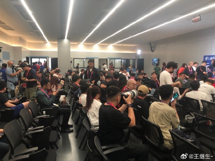 18強(qiáng)賽收官戰(zhàn)！記者：國足賽前發(fā)布會(huì)媒體記者還是不少
