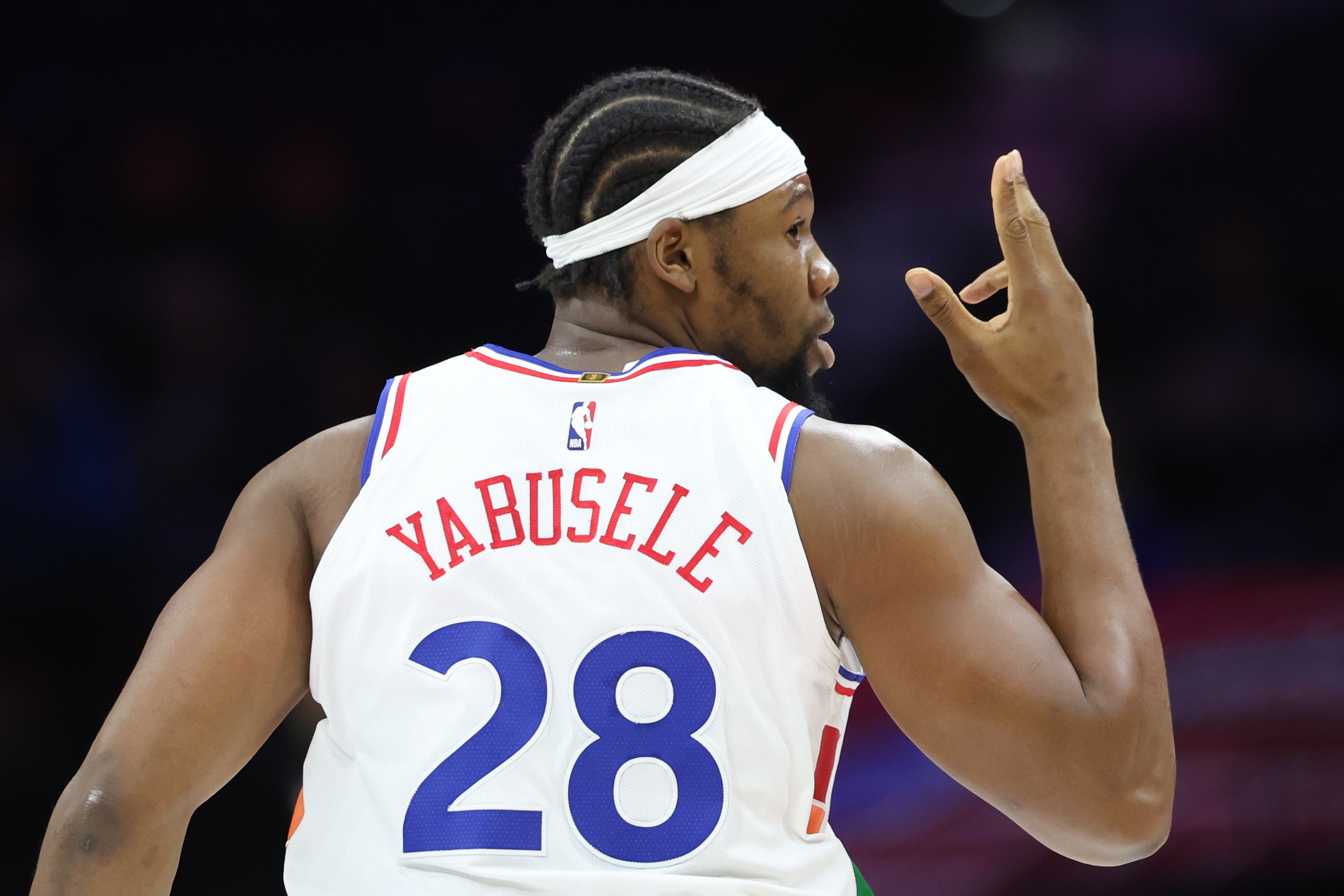 場均11分5.6板2.1助！亞布塞萊：我真的很想繼續(xù)留在NBA