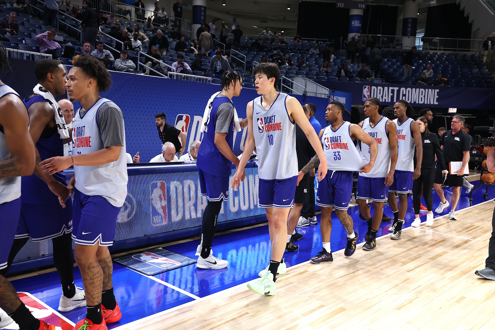 楊瀚森效力CBA2個賽季獲2次年度最佳新銳 今年入選最佳陣容一陣