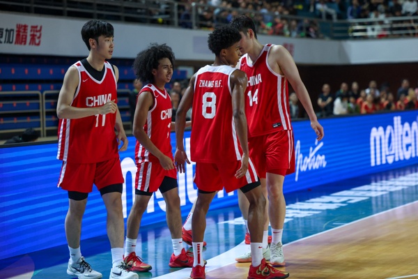 這怎么打??中國U19對陣法國前場板7-24 一波5連敗&籃板均處下風