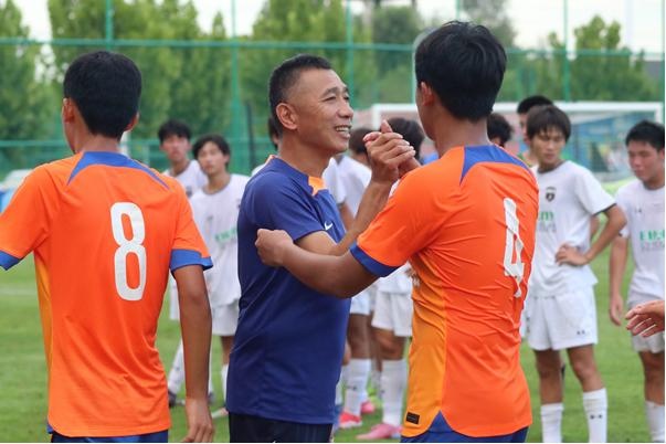 足球報：泰山U15隊實現(xiàn)中青賽四連冠，這顯示出泰山底蘊