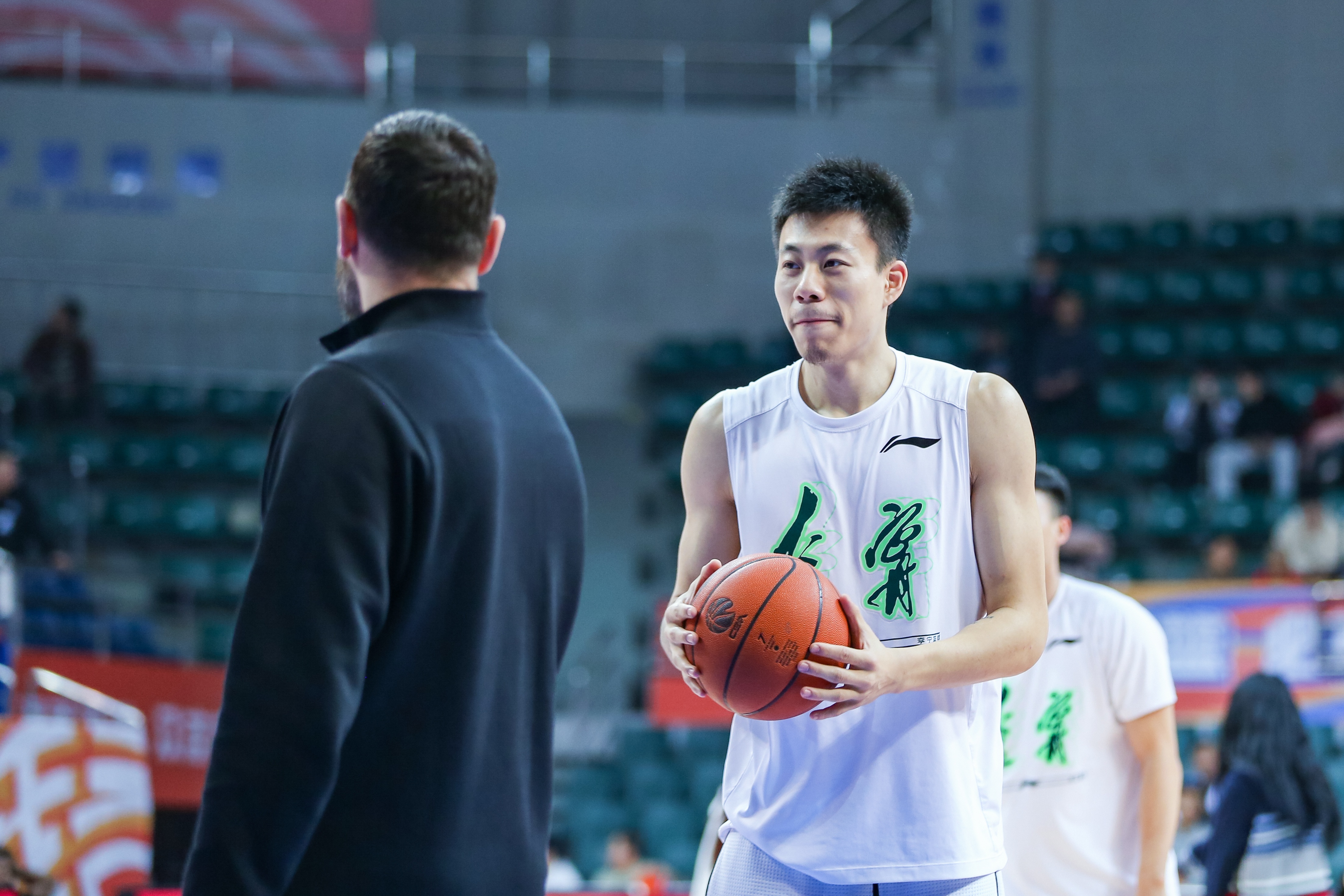 張鎮(zhèn)麟將加盟上海！媒體人：當(dāng)年遼籃球員想走不易 現(xiàn)在時(shí)代變了