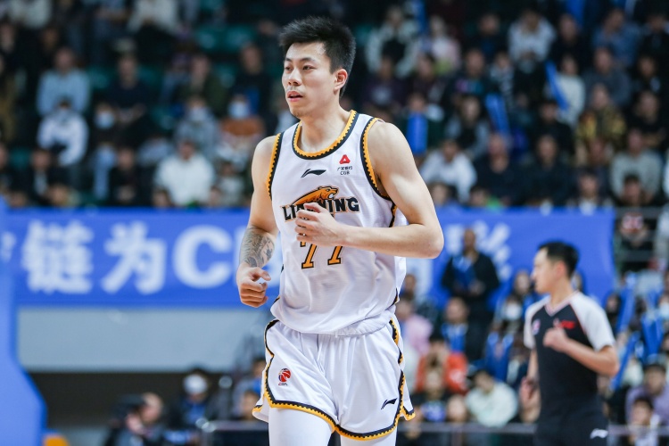 上海男籃僅王哲林一名頂薪球員 若引進(jìn)張鎮(zhèn)麟明夏給其頂薪?jīng)]問(wèn)題