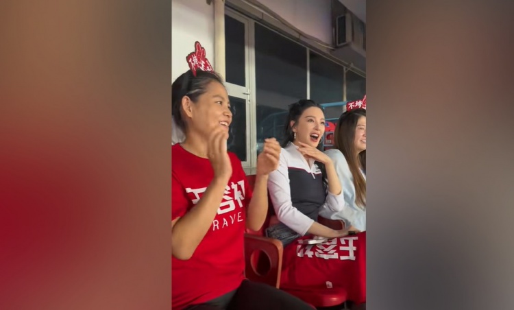 體驗“蘇超”，演員張雨綺現(xiàn)場為常州隊加油助威