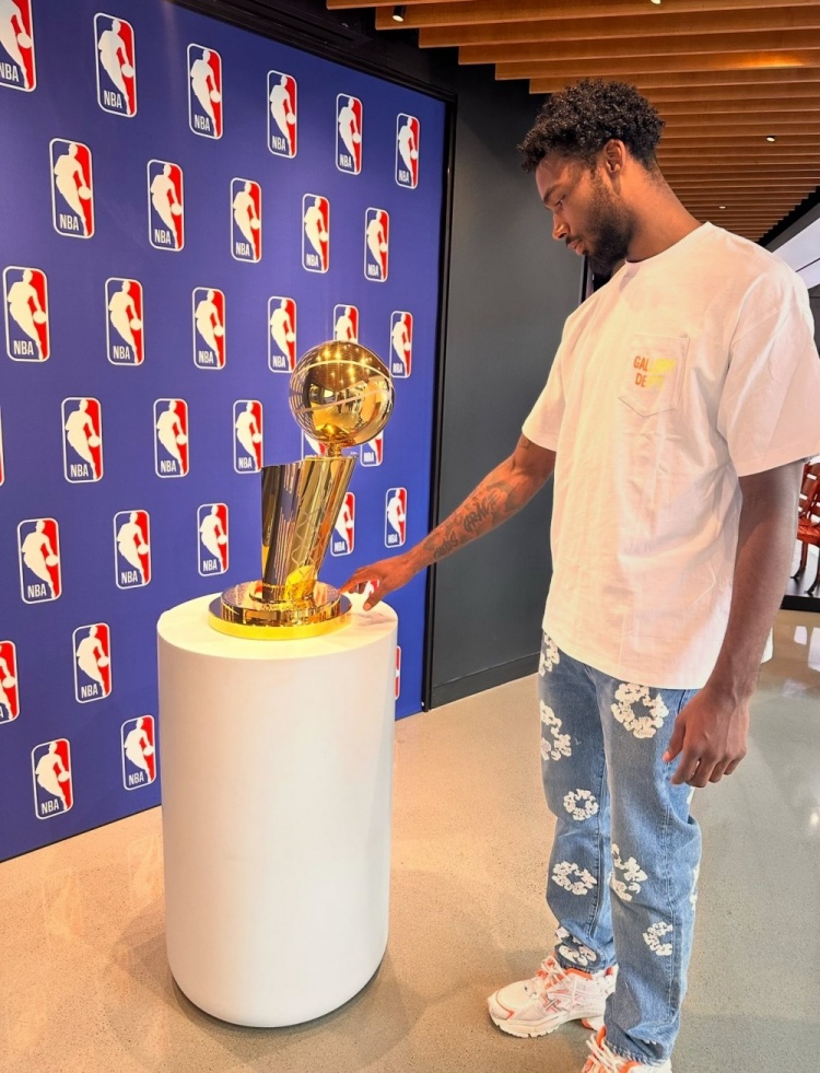 你對下賽季NBA最大膽的預(yù)測是什么？伊森母親：吾兒染指冠軍獎杯