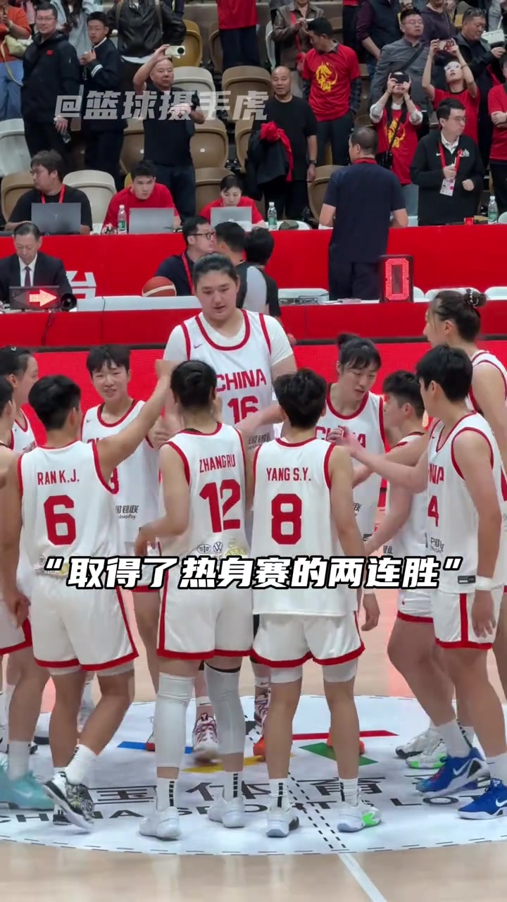 打卡雙塔！尤文圖特女籃賽后找到韓旭和張子宇進(jìn)行合影