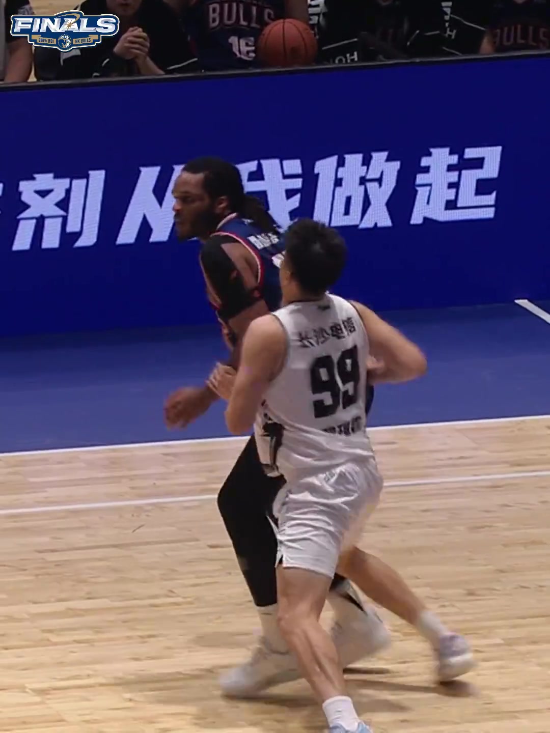 總決賽G3戰(zhàn)勝長沙勇勝！一起跟隨視頻回顧金牛球員高光表現(xiàn)！