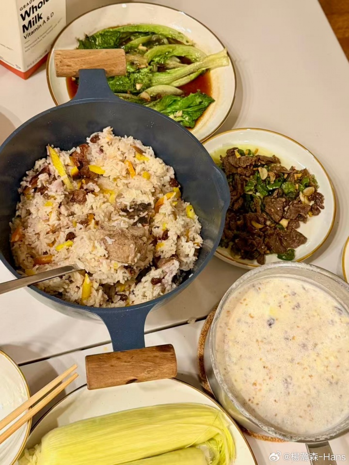 自己動手豐衣足食！楊瀚森曬中國菜配文：??家的味道