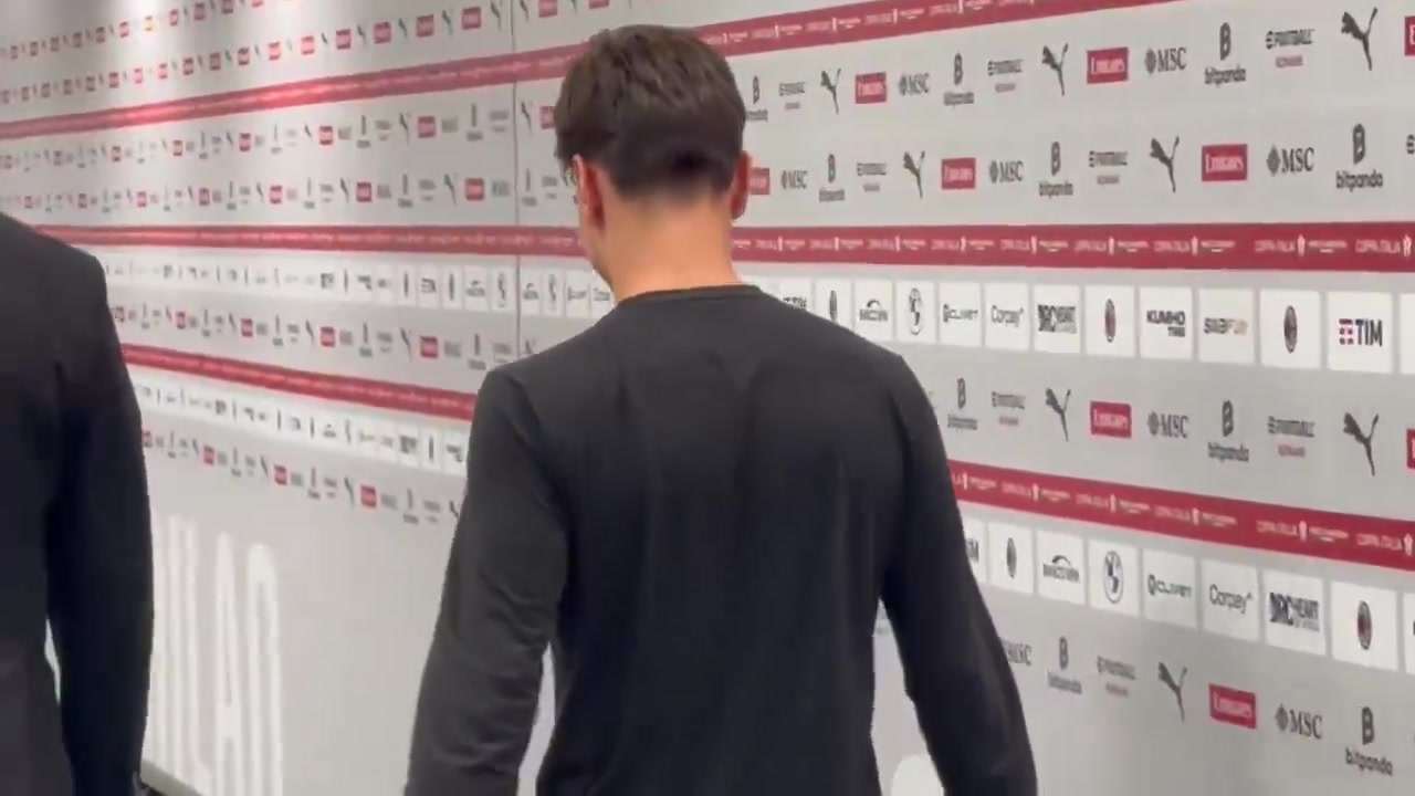 米蘭傷員亞沙里在圣西羅露面，回應(yīng)記者提問：挺好的，好多了